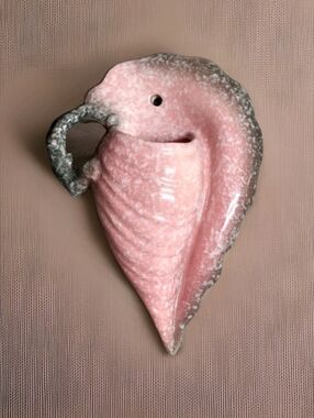 VINTAGE HULL POTTERY WOODLAND SHELL SPECKLED PINK & GRAY WALL POCKET 7 1/2" W13
